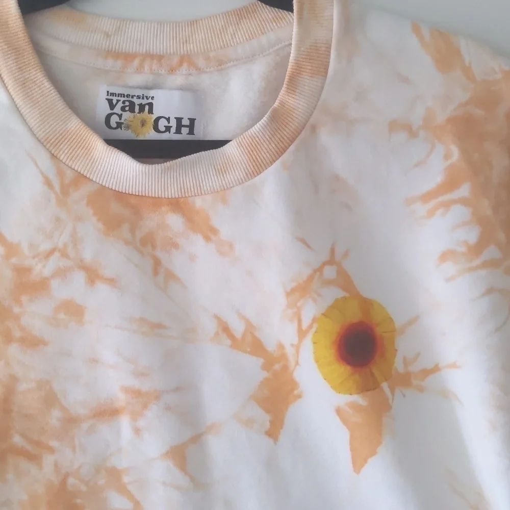 Van Gogh Immersive experience Sweatshirt. Sunflower/tye dye orange/white XXL
